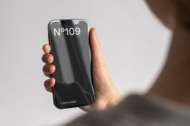 Hand holding smartphone with dark screen showing N°109