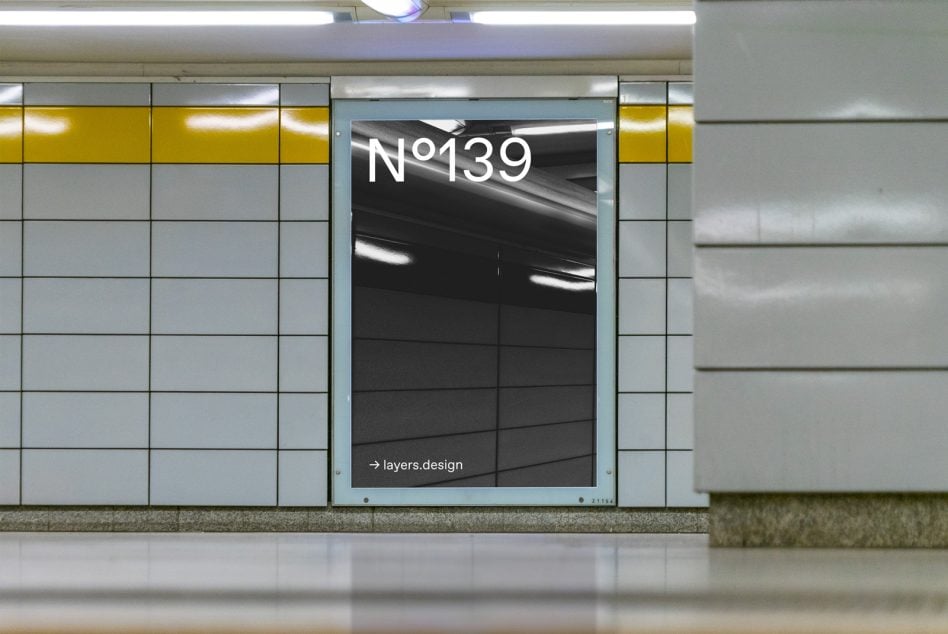 Sleek storefront display showing N°139 with dark interior reflection