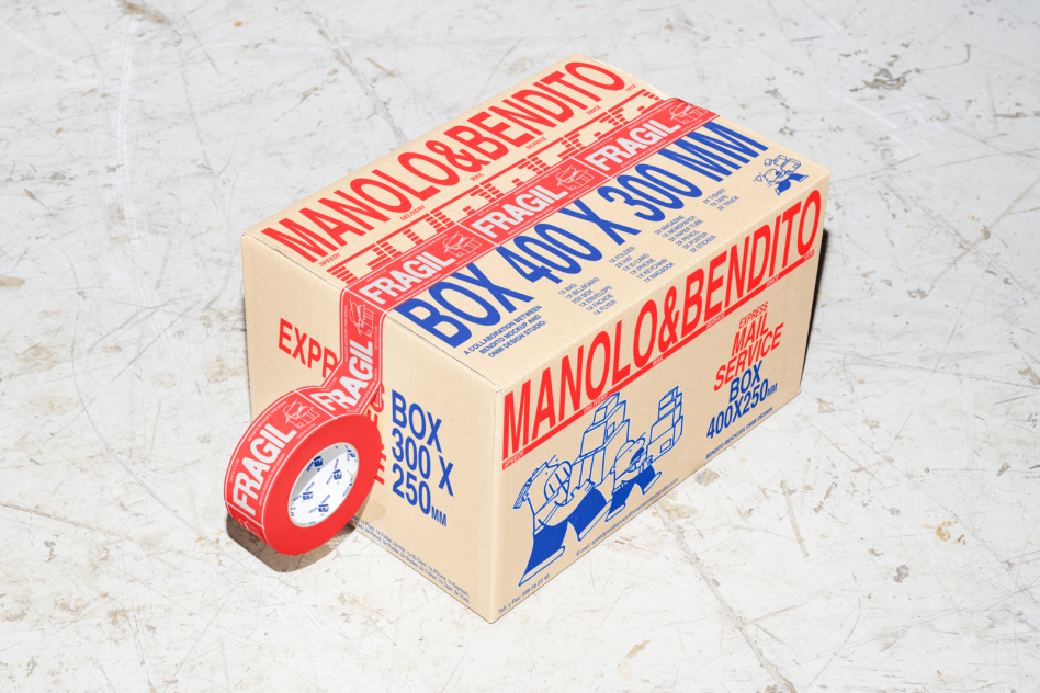 Box mockup design for MANOLO&BENDITO, featuring FRAGILE red tape branding. Ideal for packaging design projects. Keywords: mockup, packaging, design, box, tape.