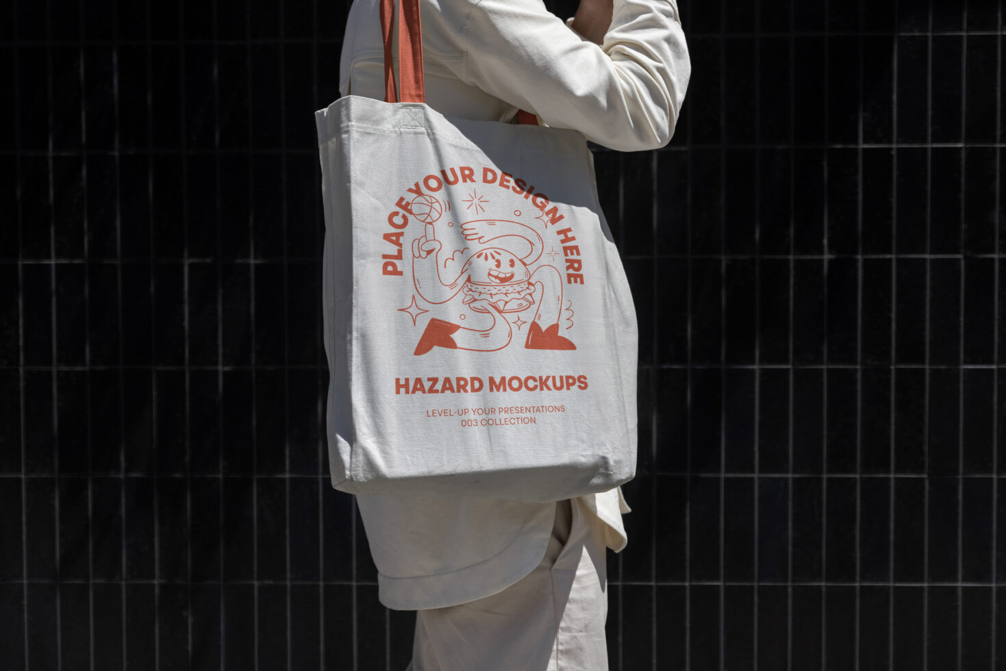 Canvas tote bag mockup featuring customizable design area, ideal for showcasing branding. Perfect for designers focusing on graphic templates.