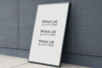 Tilted sign mockup displaying repeated bilingual text on white surface