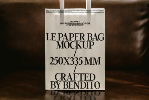Le paper bag mockup 250x335 mm crafted design on brown background ideal for showcasing packaging templates and design projects for graphic designers
