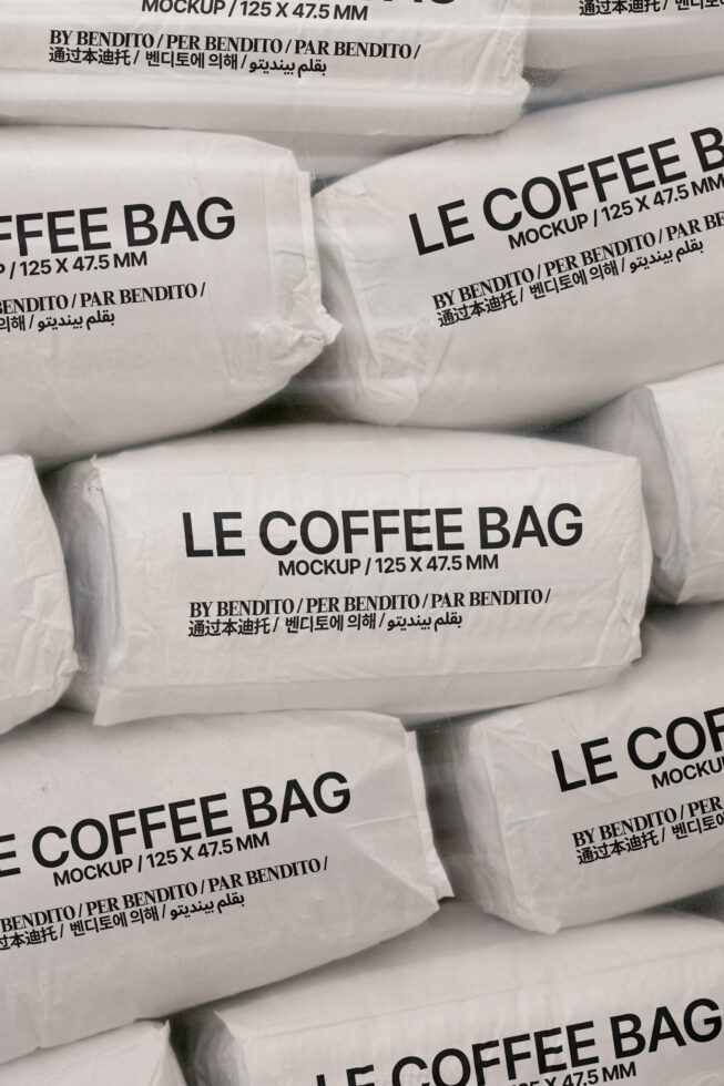 Coffee bag mockup featuring a clean, minimalist design with customizable text in multiple languages. Ideal for branding, packaging design, graphic templates.