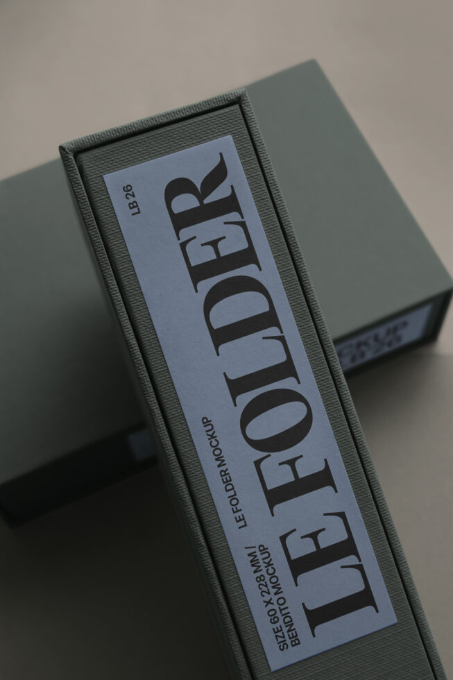 Folder mockup with light blue label showing Les Autres text vertically
