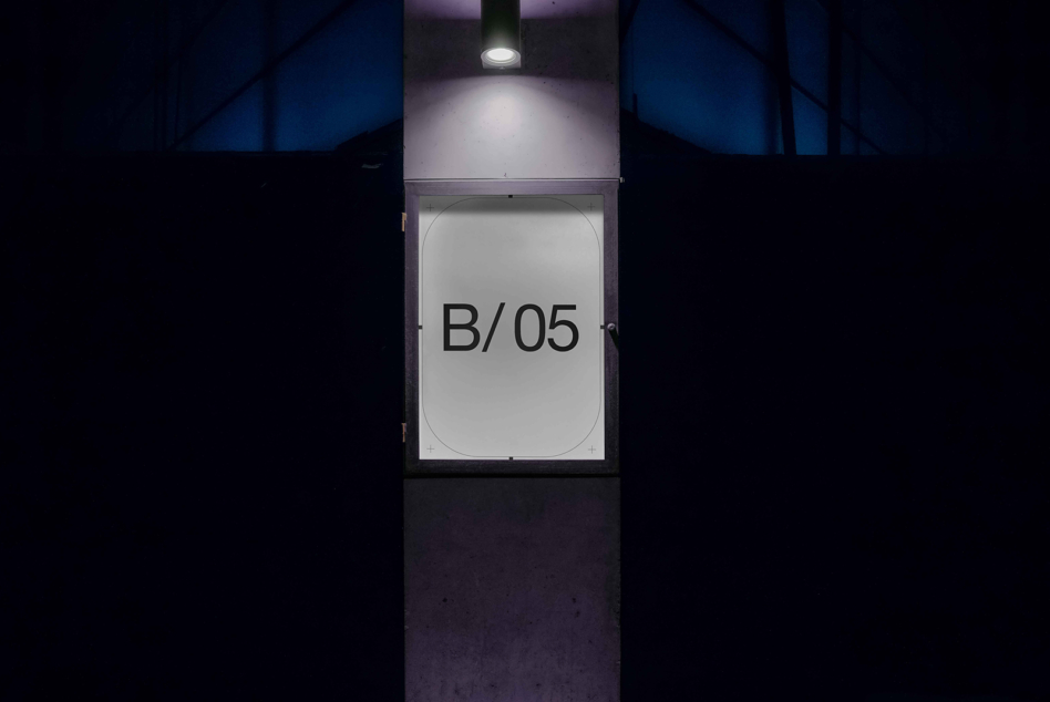 Blue-toned wall fixture with lit ceiling lamp, screen showing B/05 text