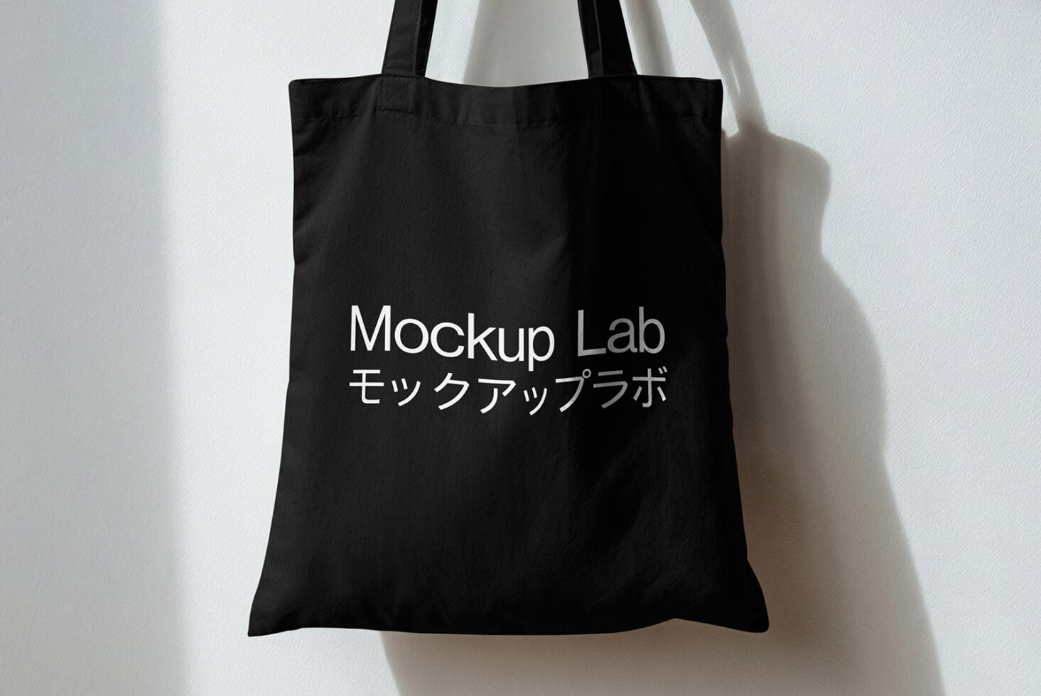 Black tote with Mockup Lab bilingual text on white background