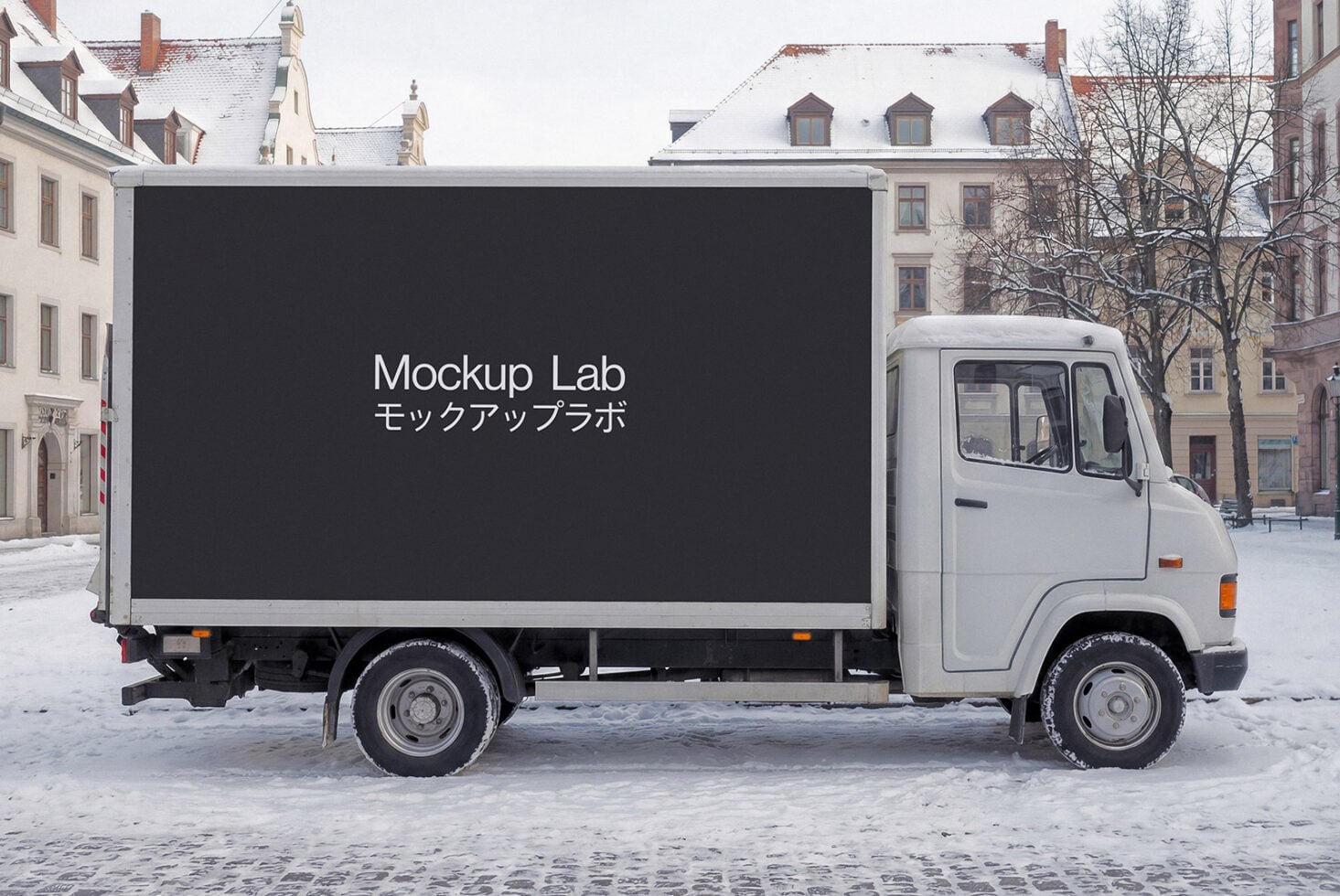 White truck cargo box with dark background, Mockup Lab text bilingual displayed centered