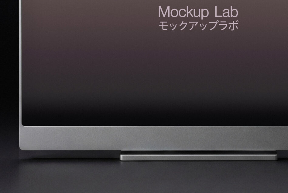 Desktop monitor showing dark interface with bilingual text overlay