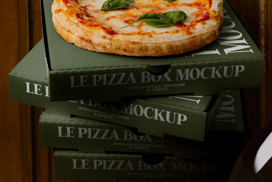 Fresh mozzarella pizza sitting on stacked green boxes with French branding visible
