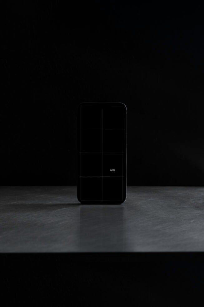 iPhone Reflection Mockup Acte–006 mockup by Acte
