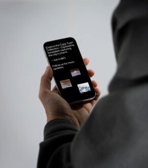 iPhone Mockup 035 mockup by Akoya Mockups