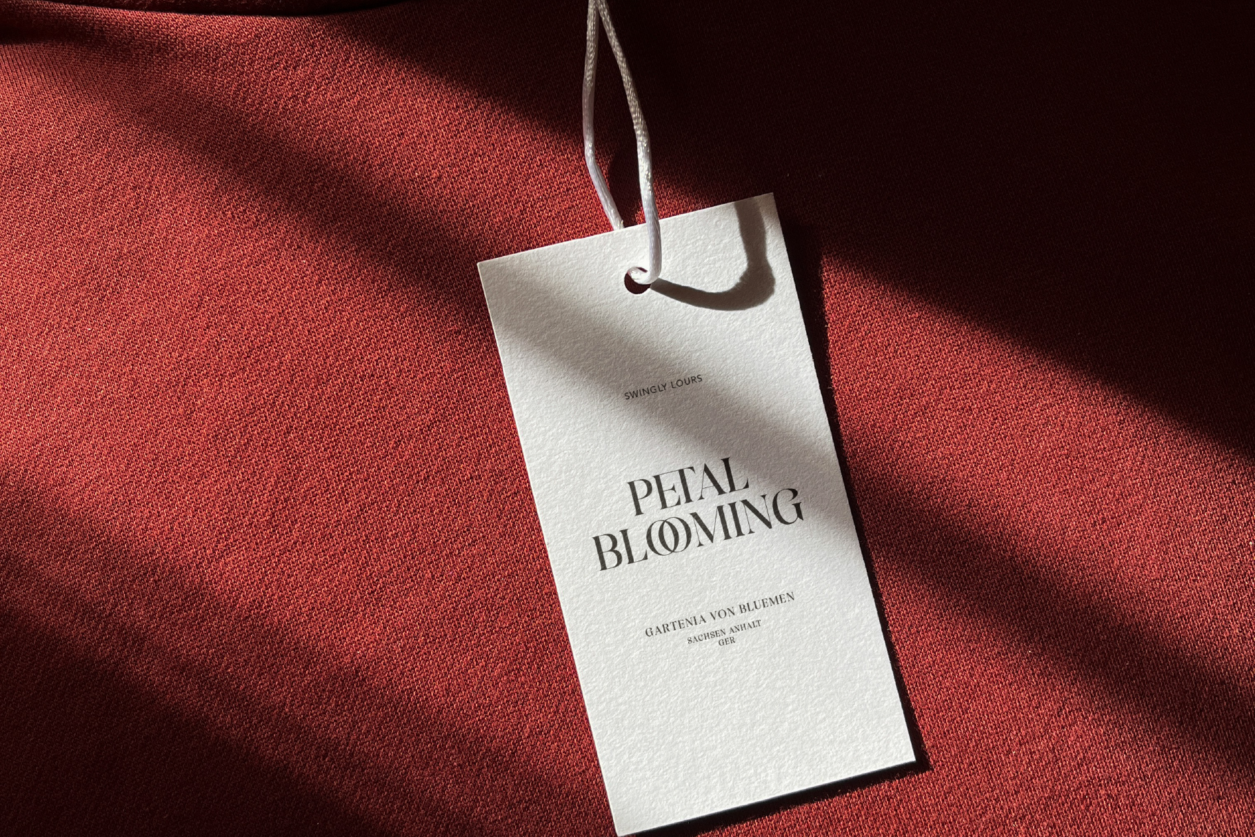 Swingly Lours font by Jolicia Type Foundry